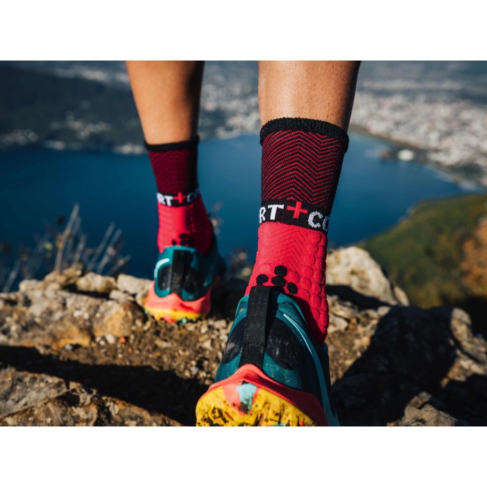 Compressport kojinės Winter Trail T1 red/black