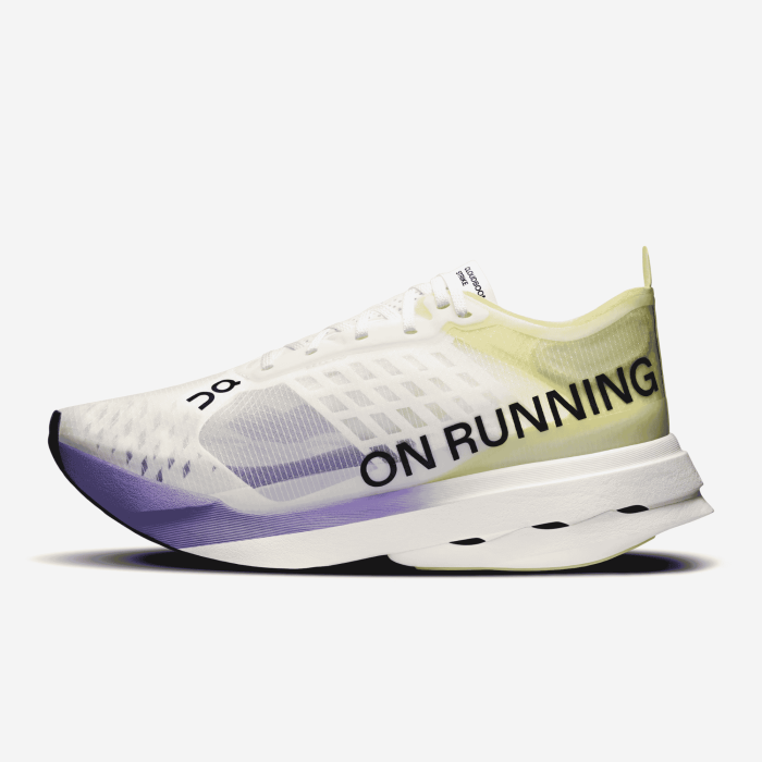 ON CLOUDBOOM STRIKE moteriški bėgimo batai | S-Sportas.lt